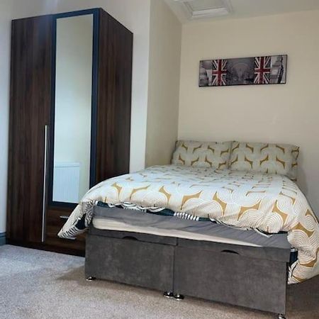 Modern 2 Bedroom Apartment In Derby City Centre Экстерьер фото
